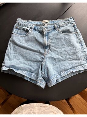 Abercrombie & Fitch curve love shorts